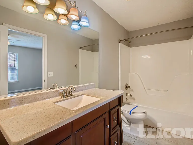 128 Royal Garden Dr — Photo 13