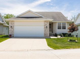 4165 Lakeview Dr SW, Cedar Rapids, IA 52404