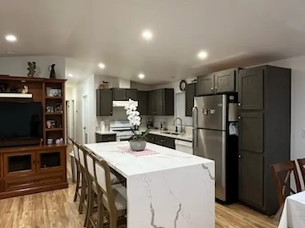 7560 Woodman Pl #107, Van Nuys, CA 91405