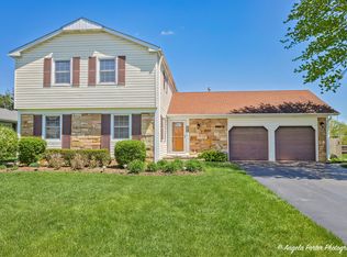 760 Woodhollow Ln, Buffalo Grove, IL 60089