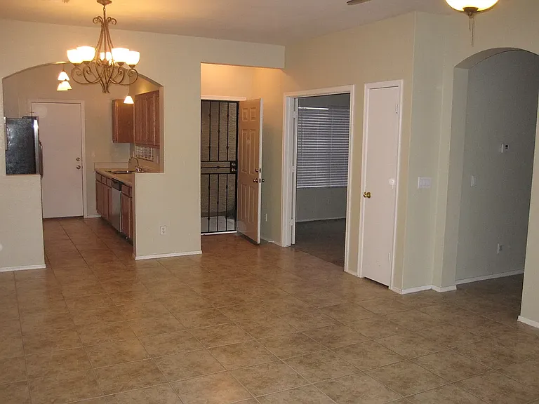 625 N Hamilton St #38 — Photo 7