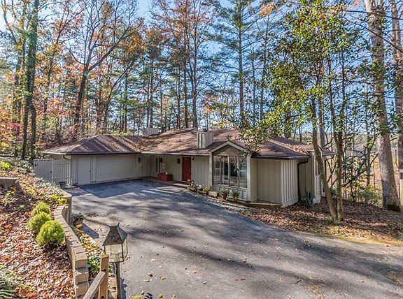 3rd image of 219 Estate Dr