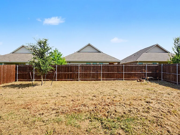 1118 Mahogany Ln — Photo 31