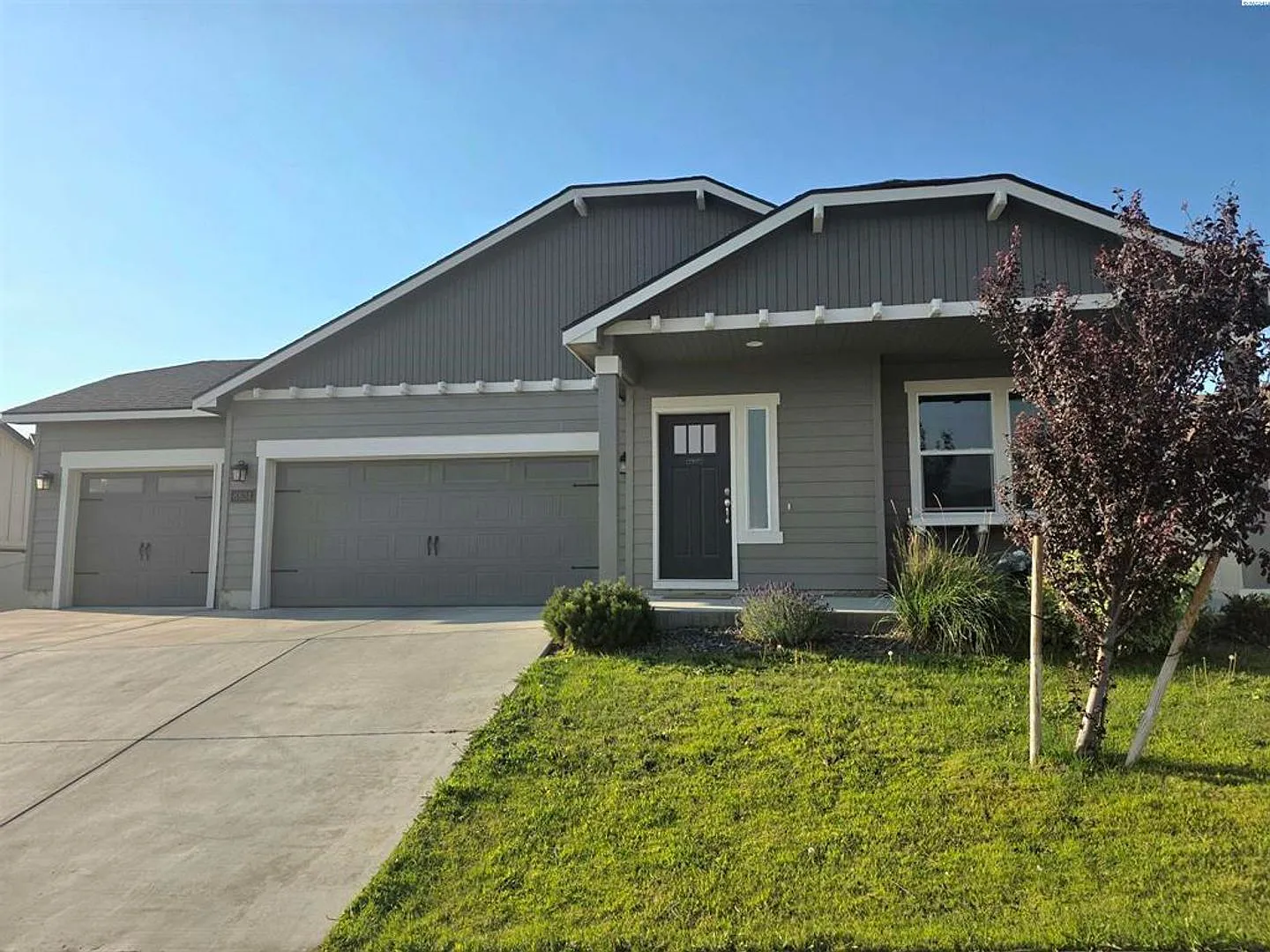 Beautiful centrally located home! — Photo 1