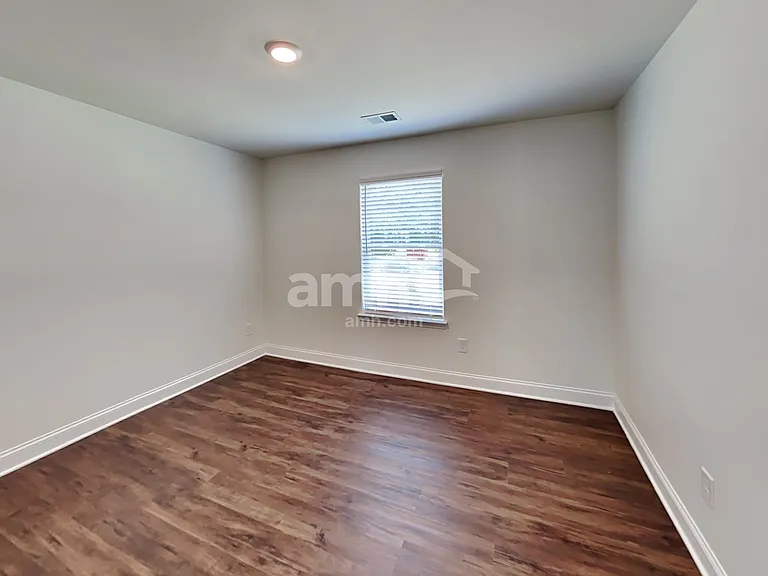 889 Carnaby Ln — Photo 20