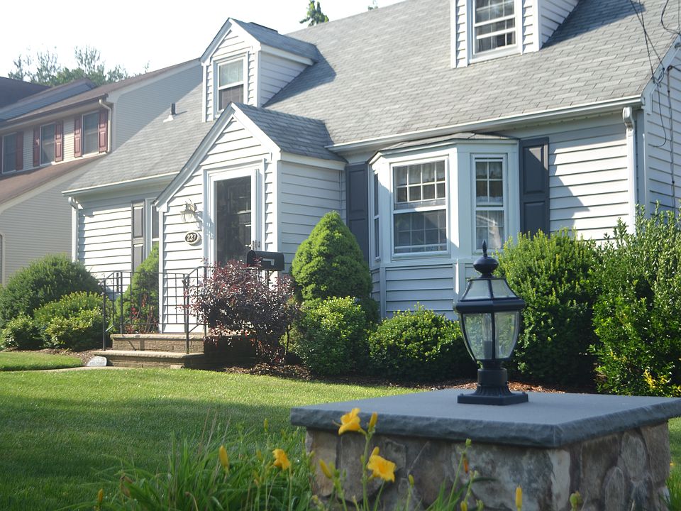 1st image of 237 Glen Ave