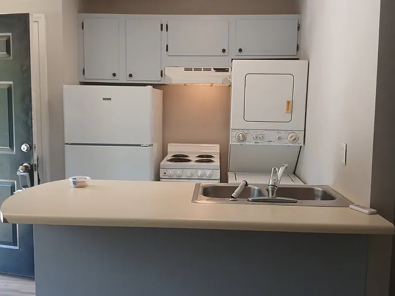 117 Cedar Dr #D — Photo 1