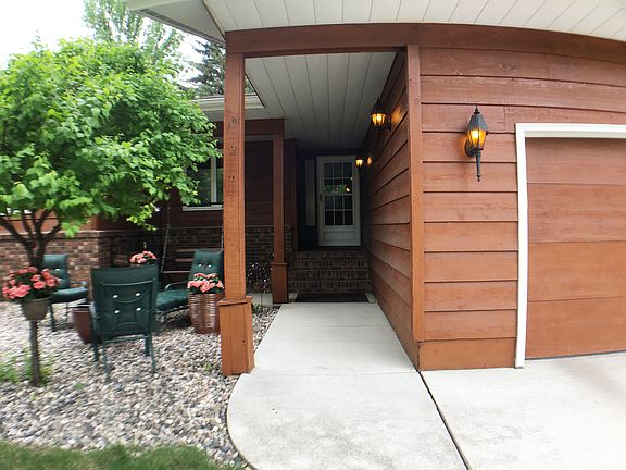 03_OusideEntrance_01