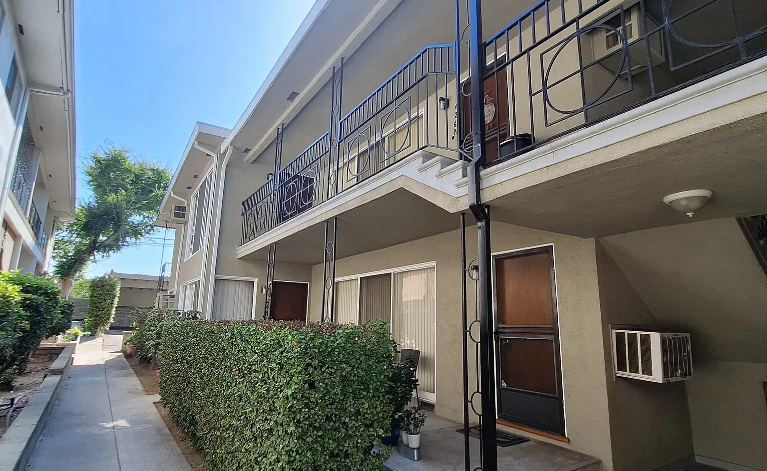 2 bed, 1000 sqft, $2,295 — Photo 3