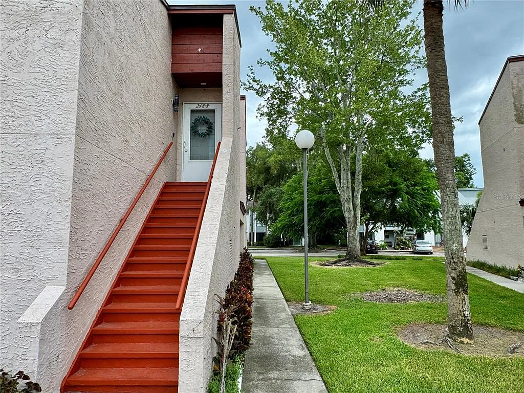 2 bed, 2.0 bath, 1227 sqft, $1,550 — Photo 2