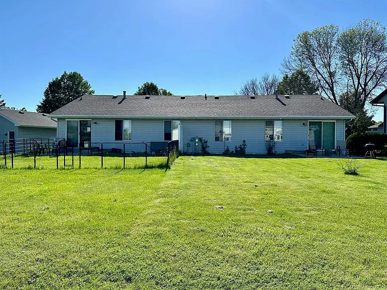 415 Arthur Ct #1 — Photo 16