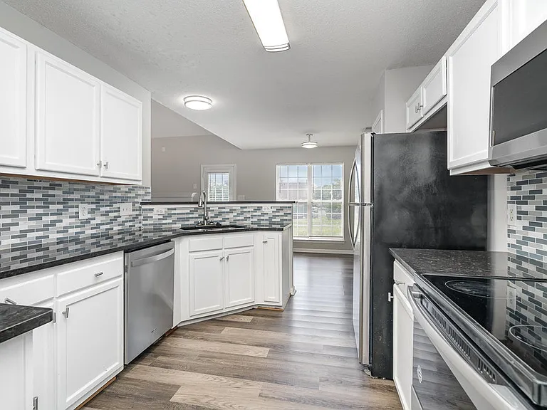 6656 Blythedale Dr — Photo 7