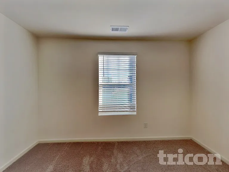 130 Lynnridge Dr — Photo 13