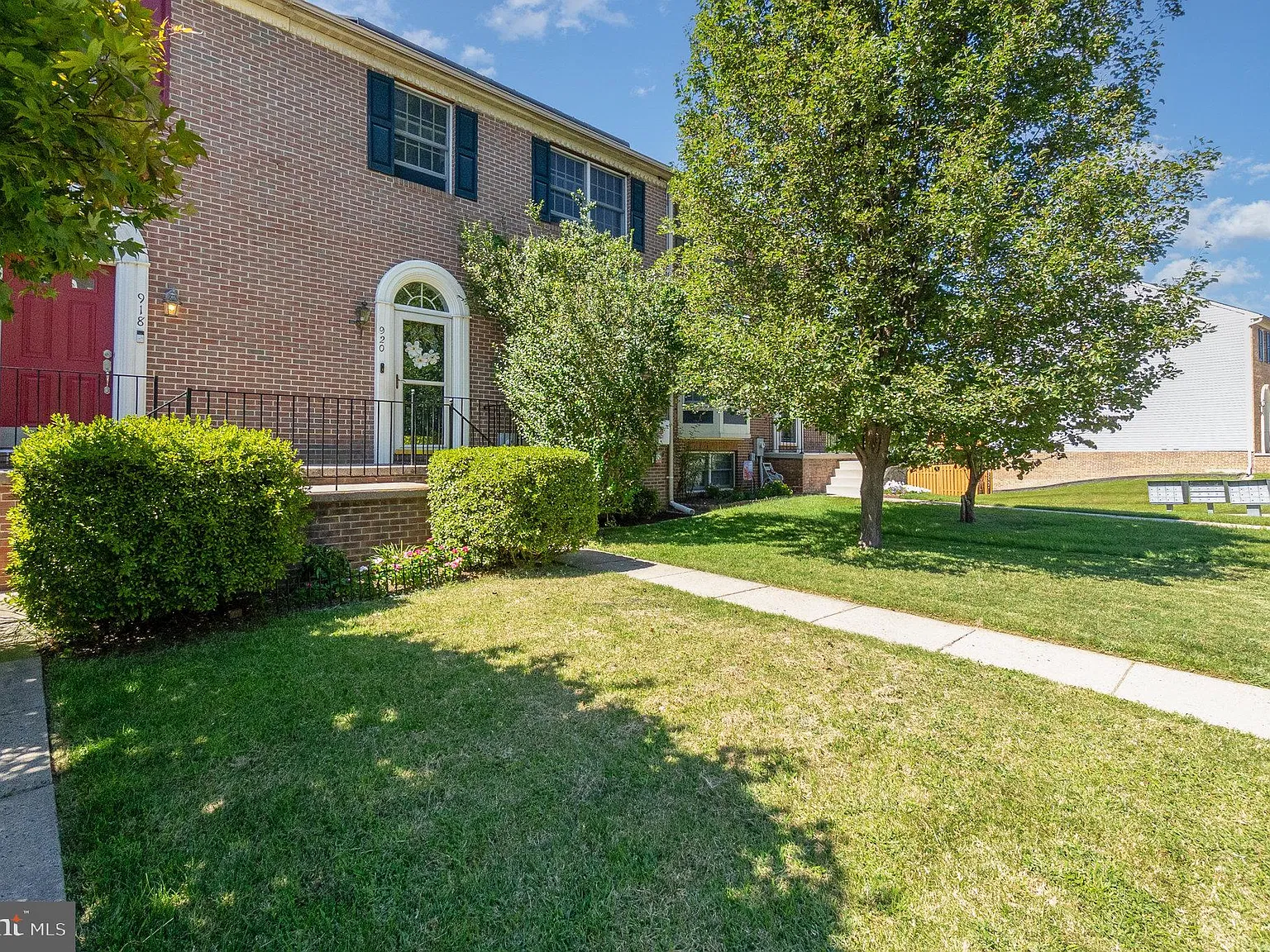 4 bed, 2.5 bath, 2238 sqft, $2,800 — Photo 2