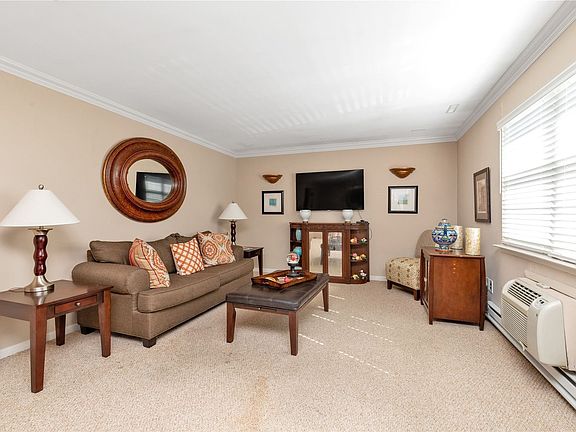 5th image of 2374 Bedford Ave APT B