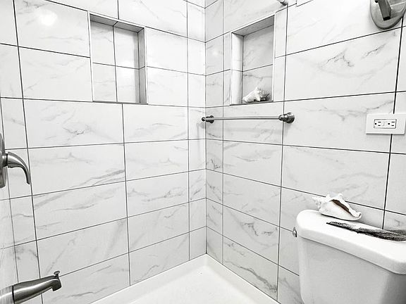 4th image of 3110 46th St #1