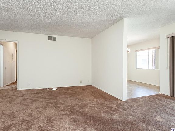 5th image of 637 Fairview Ave APT 18