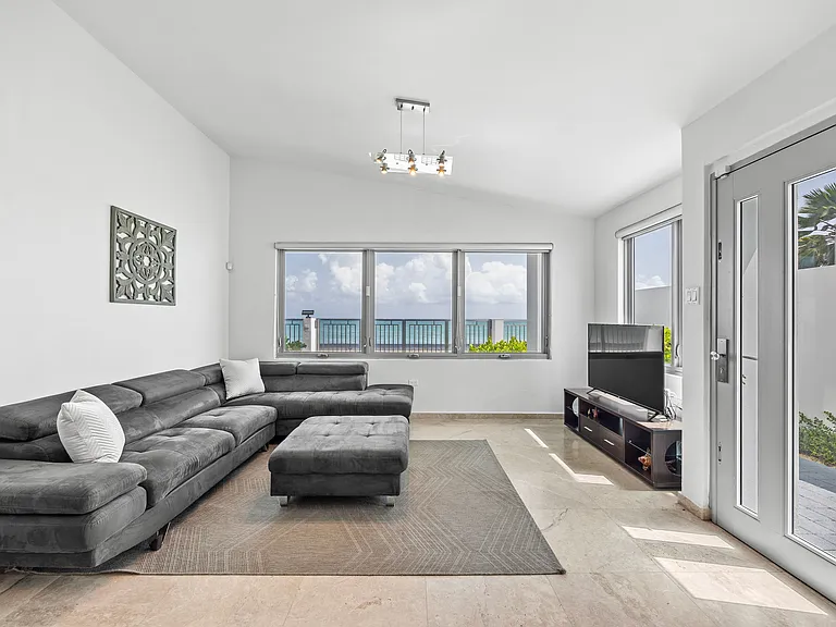 2150 Park Blvd — Photo 3