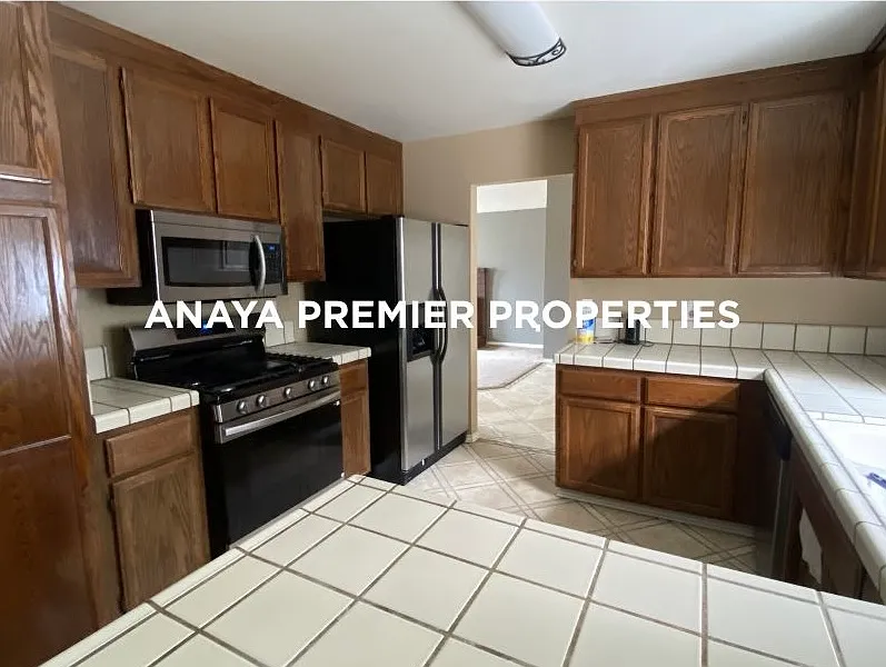 3 bed, 2.5 bath, 1516 sqft, $3,800 — Photo 4