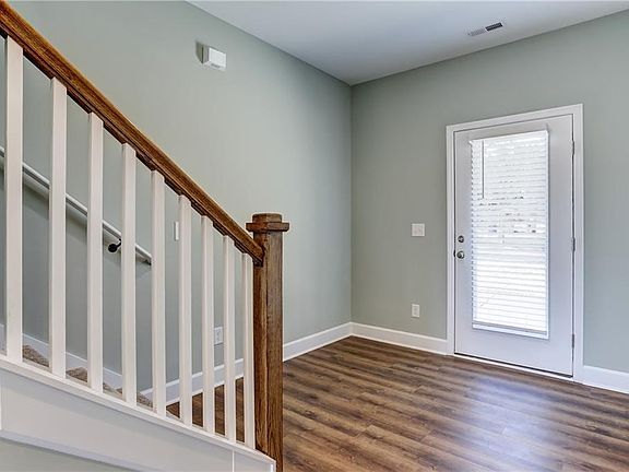5th image of 123 Jones St