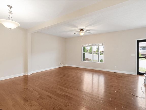 4th image of 412 Tupelo Ln