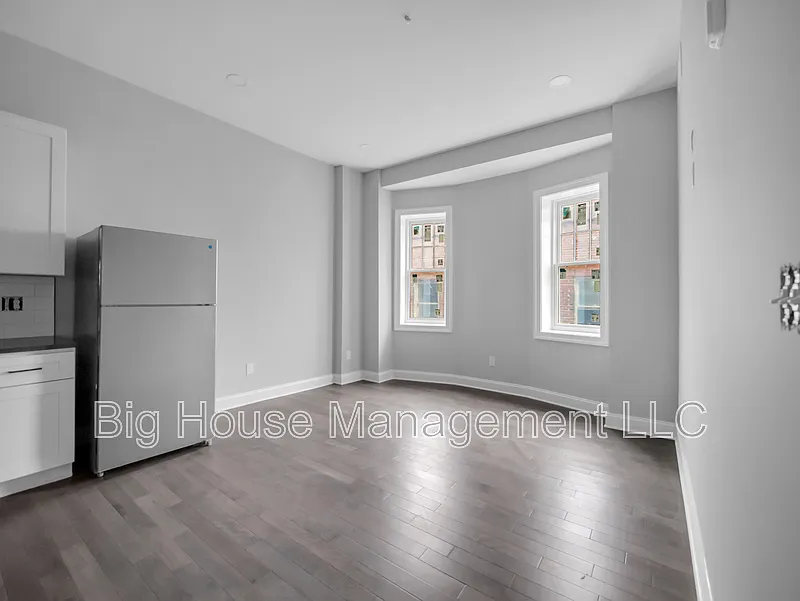 2 bed, 1.0 bath, $1,550 — Photo 3