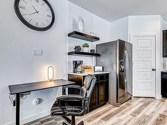 5th image of 3218 Crown Gate Dr