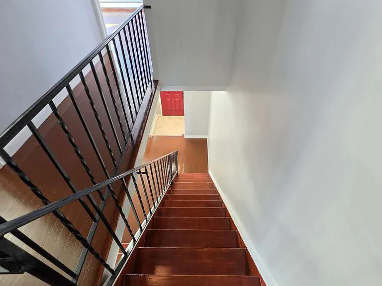Travis Ave — Photo 25