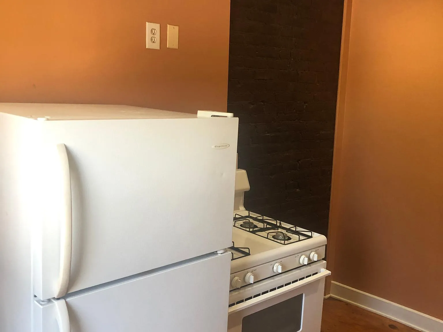 3 bed, 1100 sqft, $2,350 — Photo 4