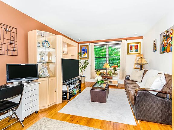 2nd image of 3840 Greystone Ave APT 2H