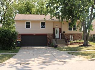 705 Suffolk Pl, Streamwood, IL 60107