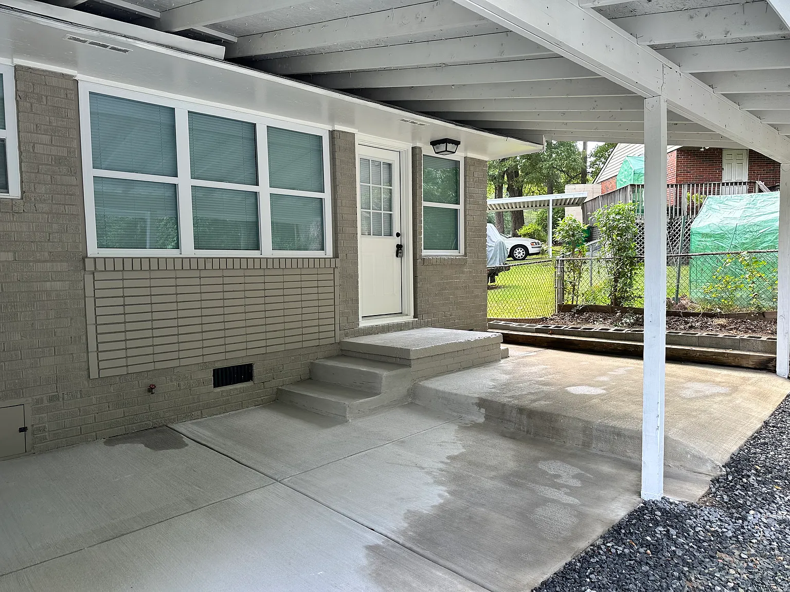 2 bed, 1040 sqft, $2,200 — Photo 3