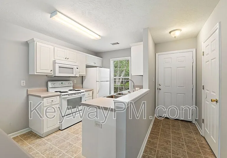1006 Bertram Rd — Photo 3