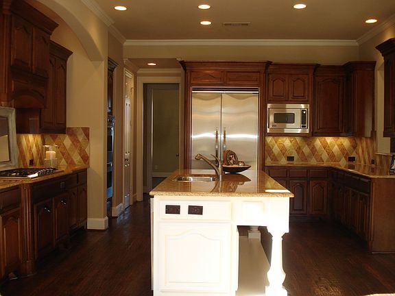 LARGE KITCHEN ISLAND