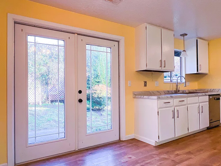 1725 Camellia Dr — Photo 7