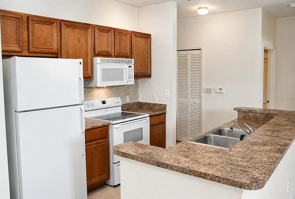 1 bed, 1.0 bath, 768 sqft, $1,395 — Photo 2