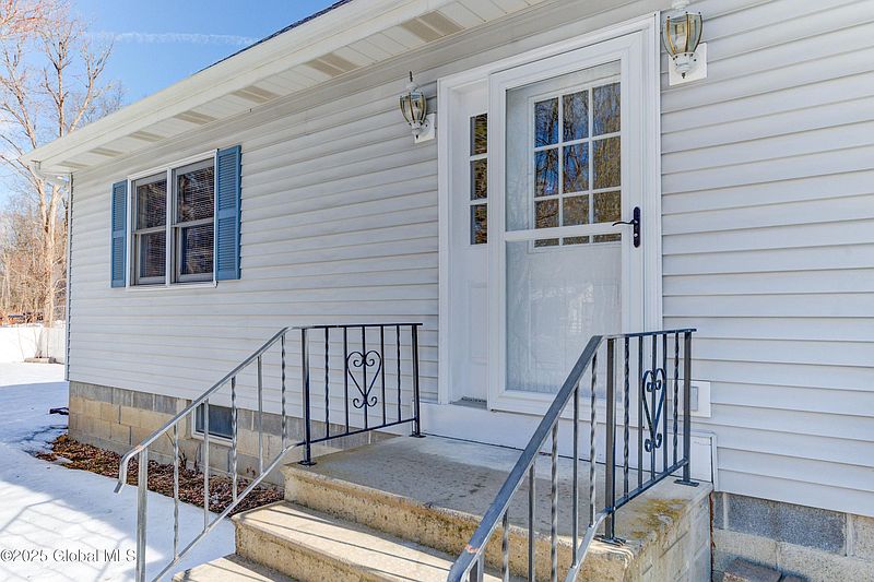 3rd image of 125 N Amherst Avenue