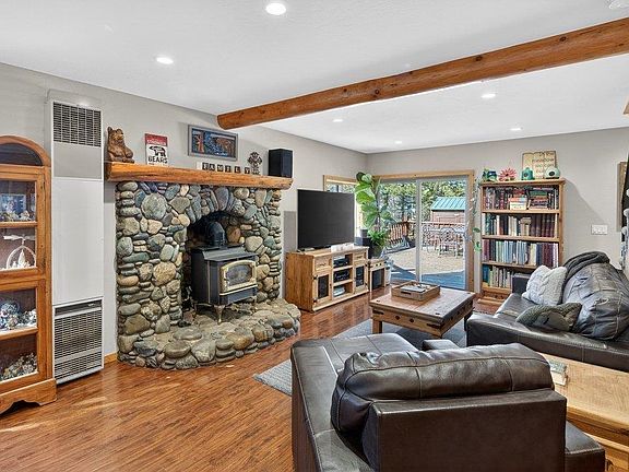 3rd image of 10068 Meadow Way