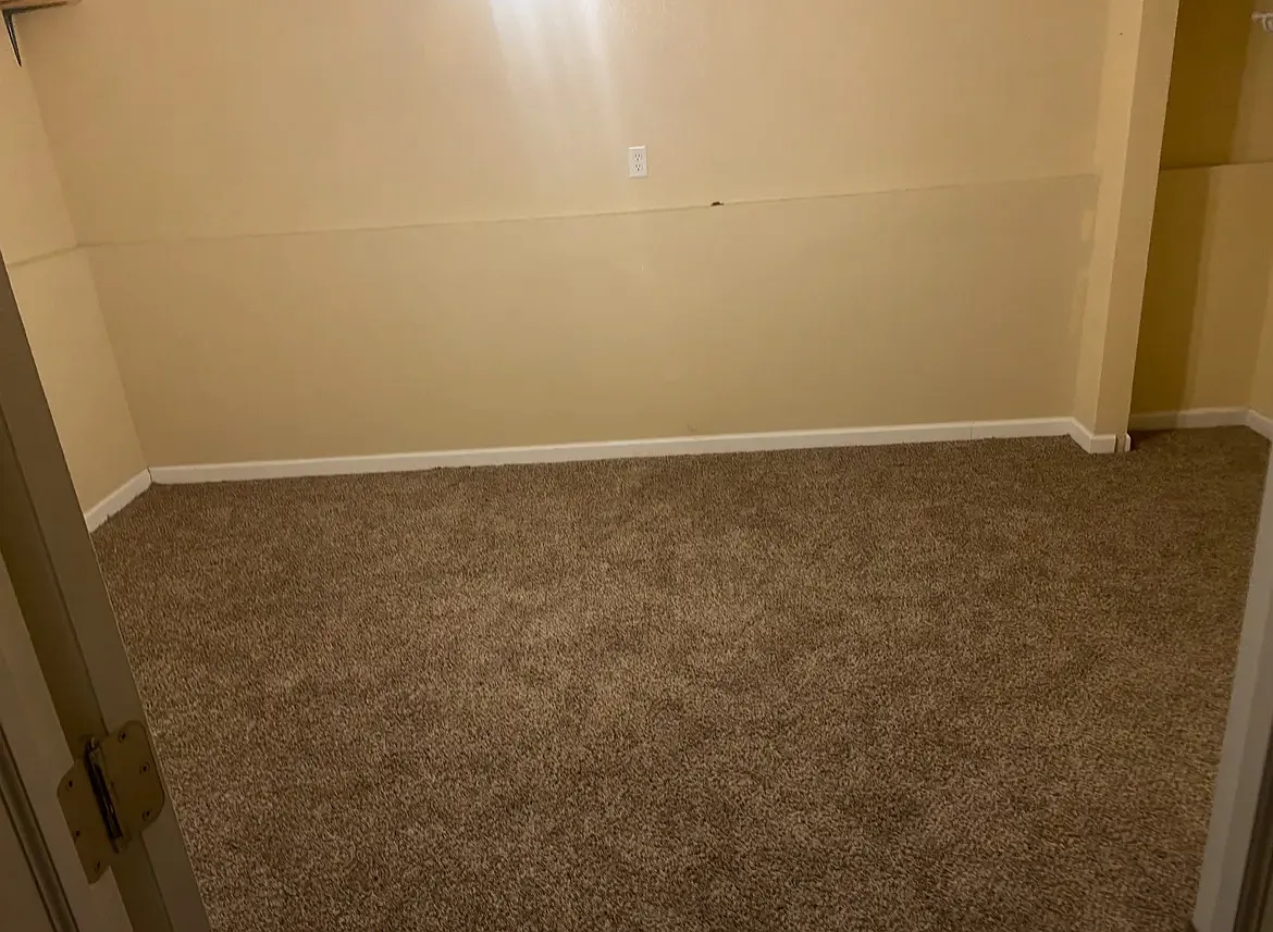 6 bed, 2112 sqft, $2,200 — Photo 3
