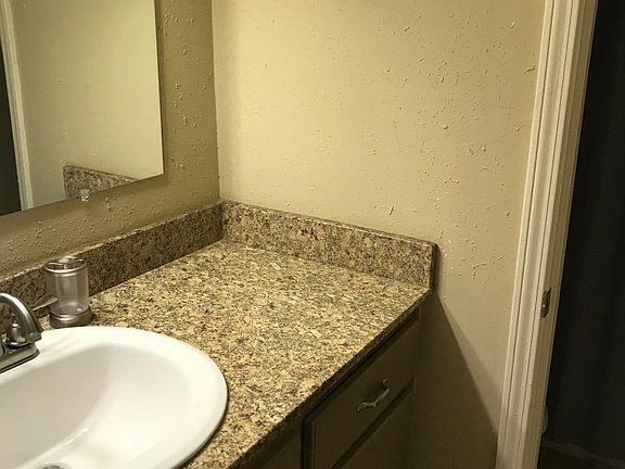 4th image of 403 Park Ln #403