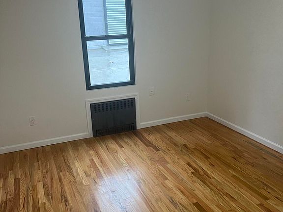4th image of 46 Laurel Ave #1