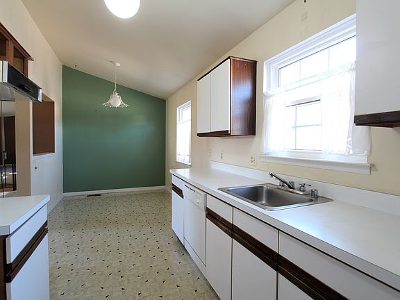 5th image of 21108 Glen Haven Cir W #11