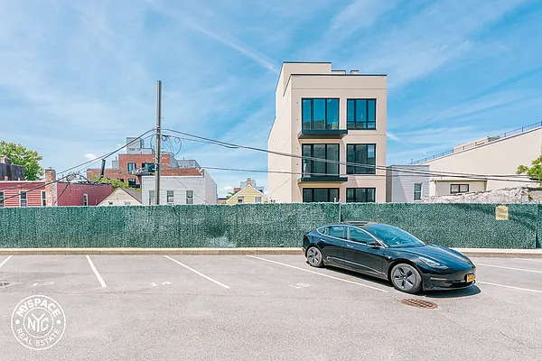 Rented by MySpaceNYC | media 24