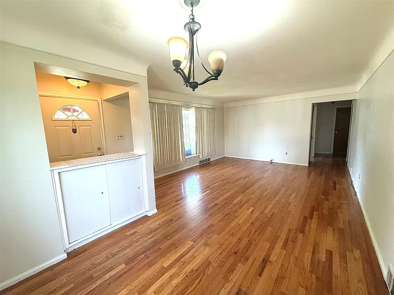 6810 Rosemary St — Photo 3