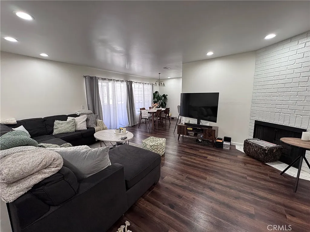 2 bed, 1025 sqft, $2,950 — Photo 4