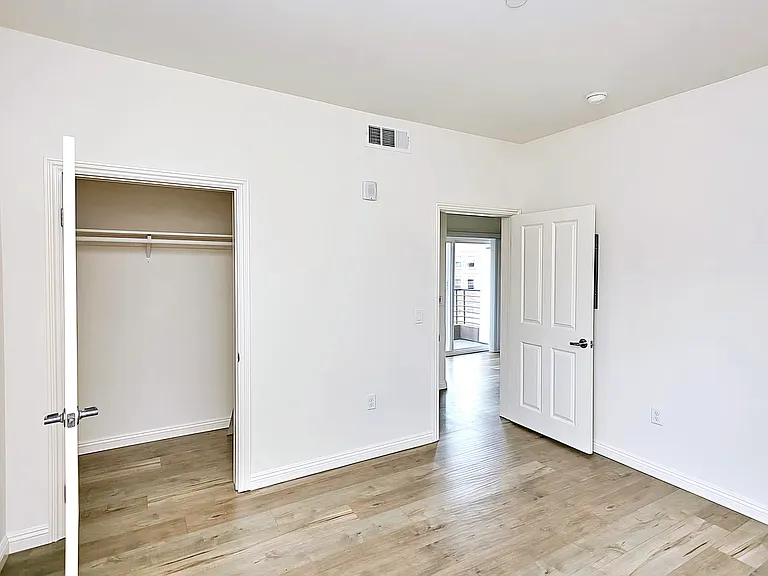 1167 S Hoover St #101 — Photo 11