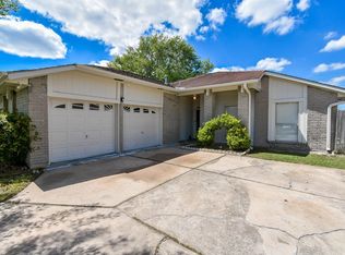 9527 Kingsvalley St, Houston, TX 77075