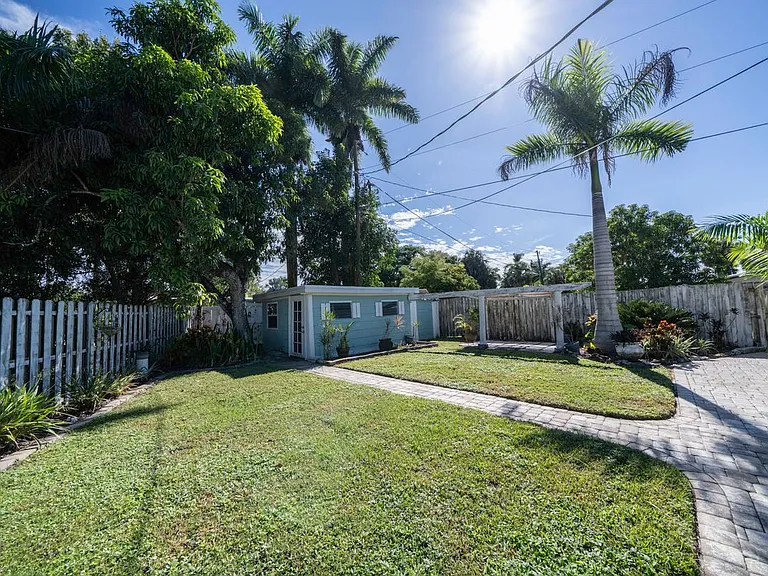 4464 E Riverside Dr — Photo 26