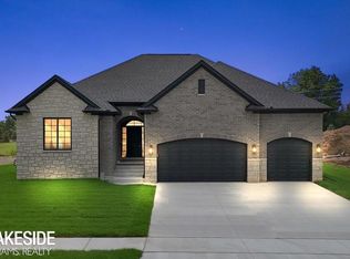 720 Marlayna Dr, Oxford, MI 48371