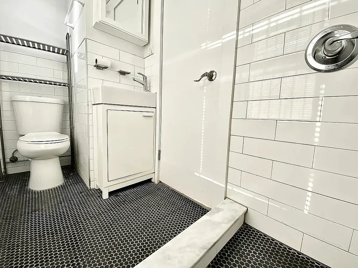 Building Photo - 507 9th Ave #3D